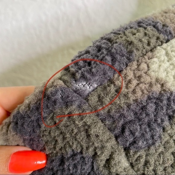 American Eagle Camo Fuzzy Sherpa Zip up Jacket sweatshirt Size S - Picture 6 of 10